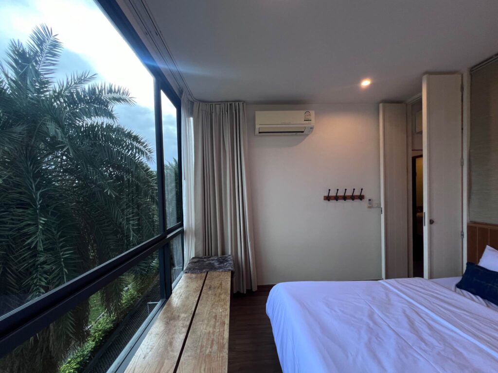 Studio bedroom for rent in Choeng Thale￼
 Mountain Views
 20,000 per month  /for