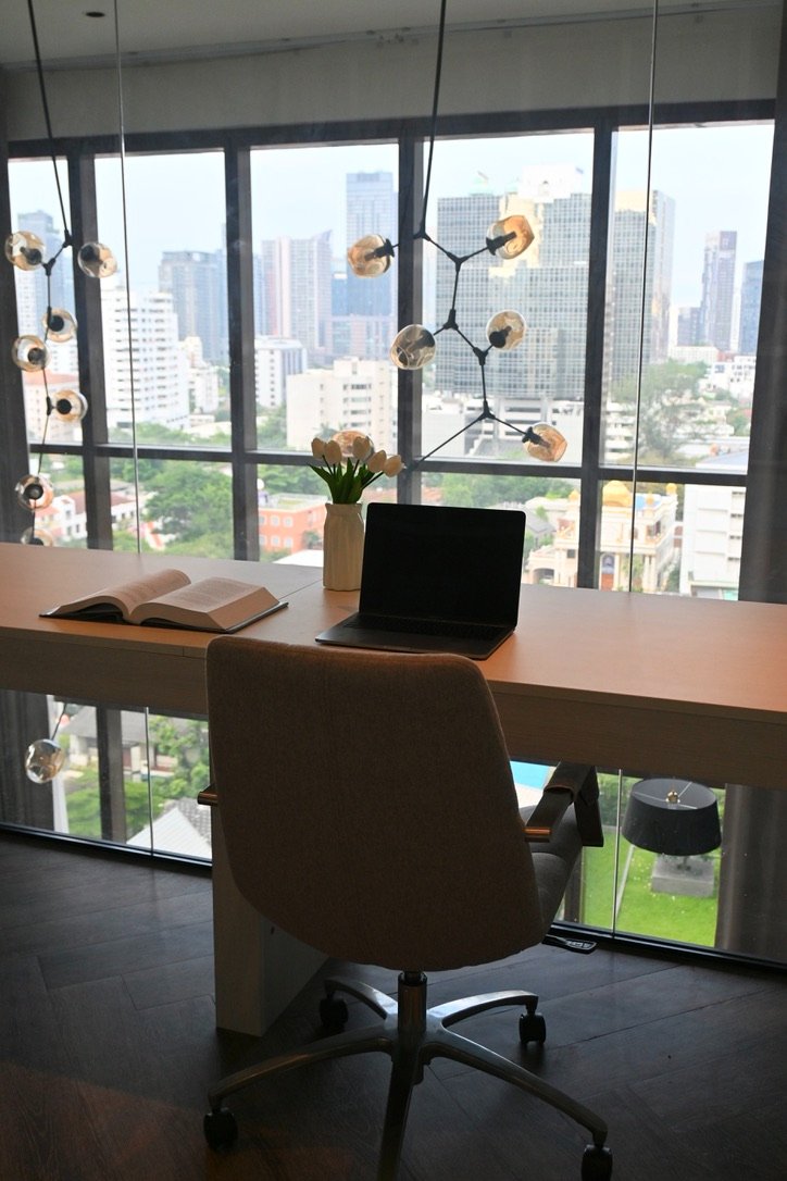 The Emporio Place Sukhumvit 24
BTS: Phrom Phong Station
Duplex 122 sqm. Floor 11…