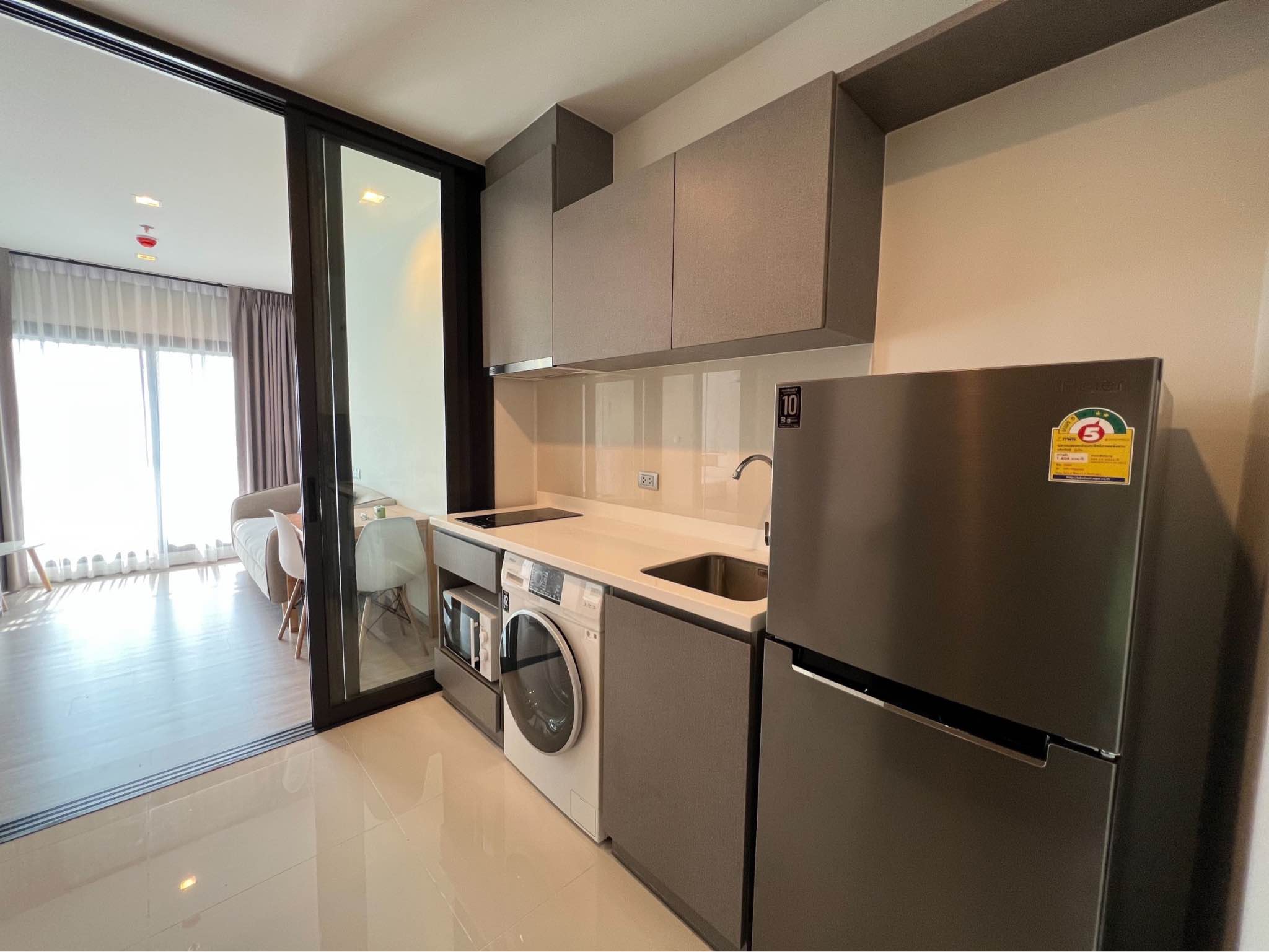 Life Asoke Hype ไลฟ์ อโศก ไฮป์ @Central Rama 9 and MRT Rama 9 
  1Bedroom 1 Bath…