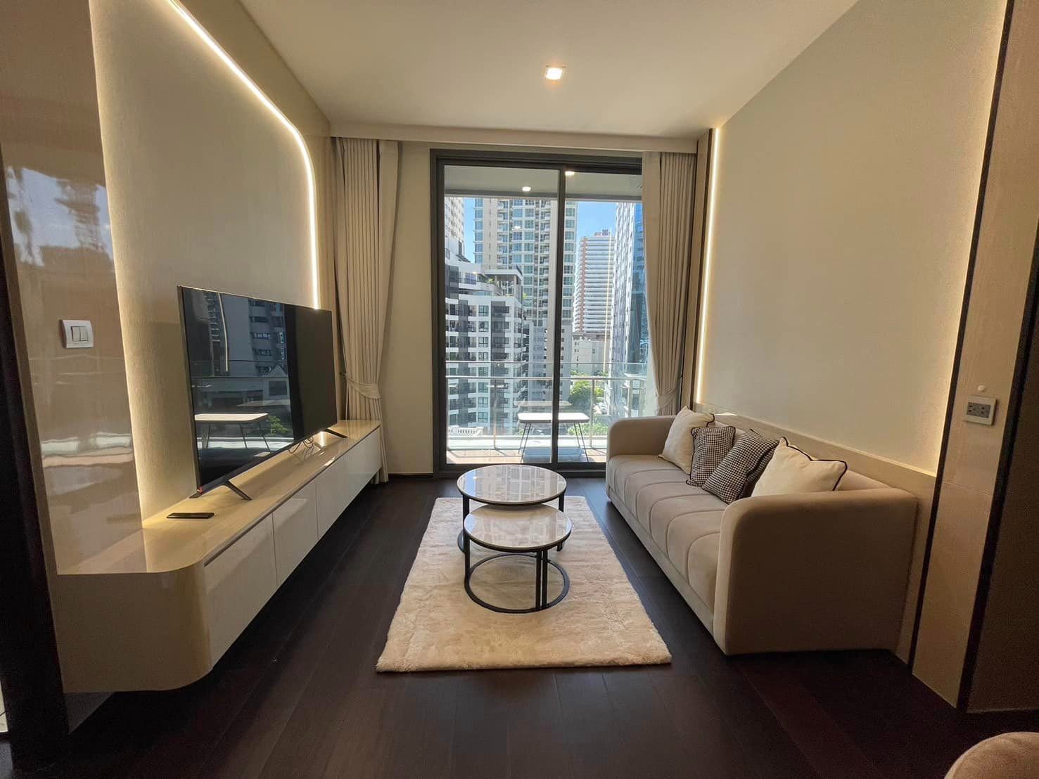 Shiny New unit for rent!
 Laviq 57 sukhumvit
 Only 50,000 Thb per month
 Fully f…