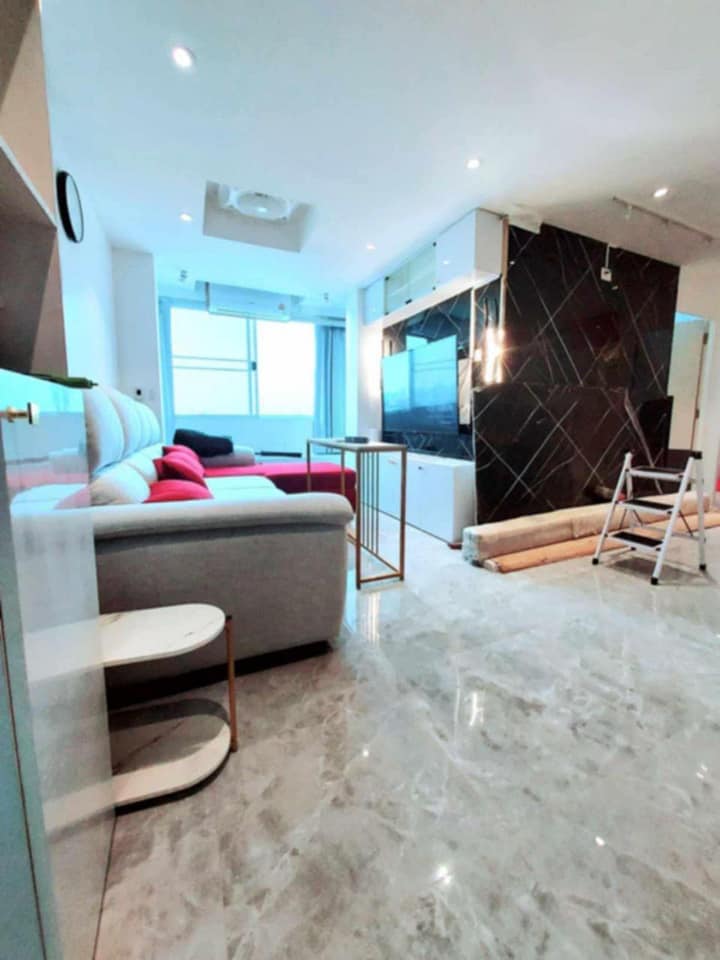 ..  just renovated last week..
 Huge Spacious condo
 2 bedroom and 1 washroom.. …