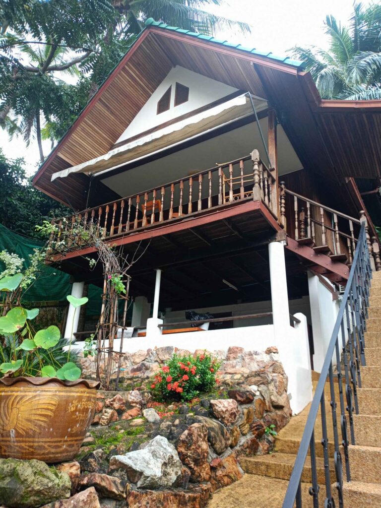 Big and cozy house with 2bedrooms 2bathrooms with swimming pool too about 3minute to the beach in lame sor beach Full furnished and kitchen equipped pets friendly if interest please text me+6681880815…