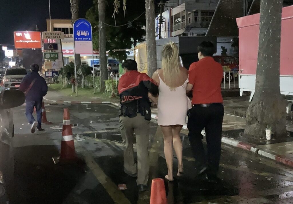 Drunken Foreign Couple Causes Chaos at Pattaya Hotel, Woman Detained After Fleeing – Pattaya News – Thailand News, Travel & Forum