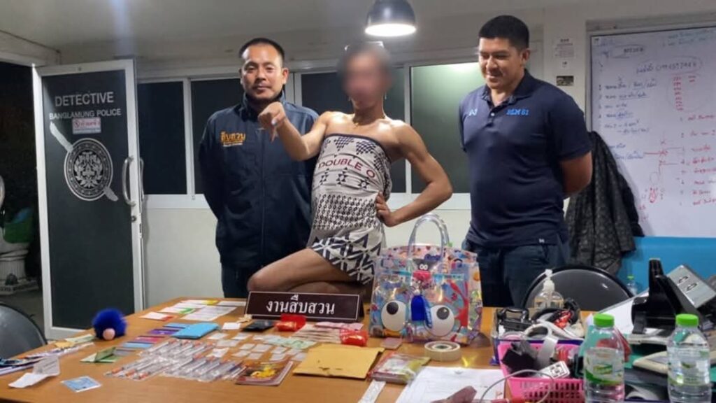 Transsexual Arrested After Causing Commotion at Police Station & Displaying Drugs – Pattaya News – Thailand News, Travel & Forum