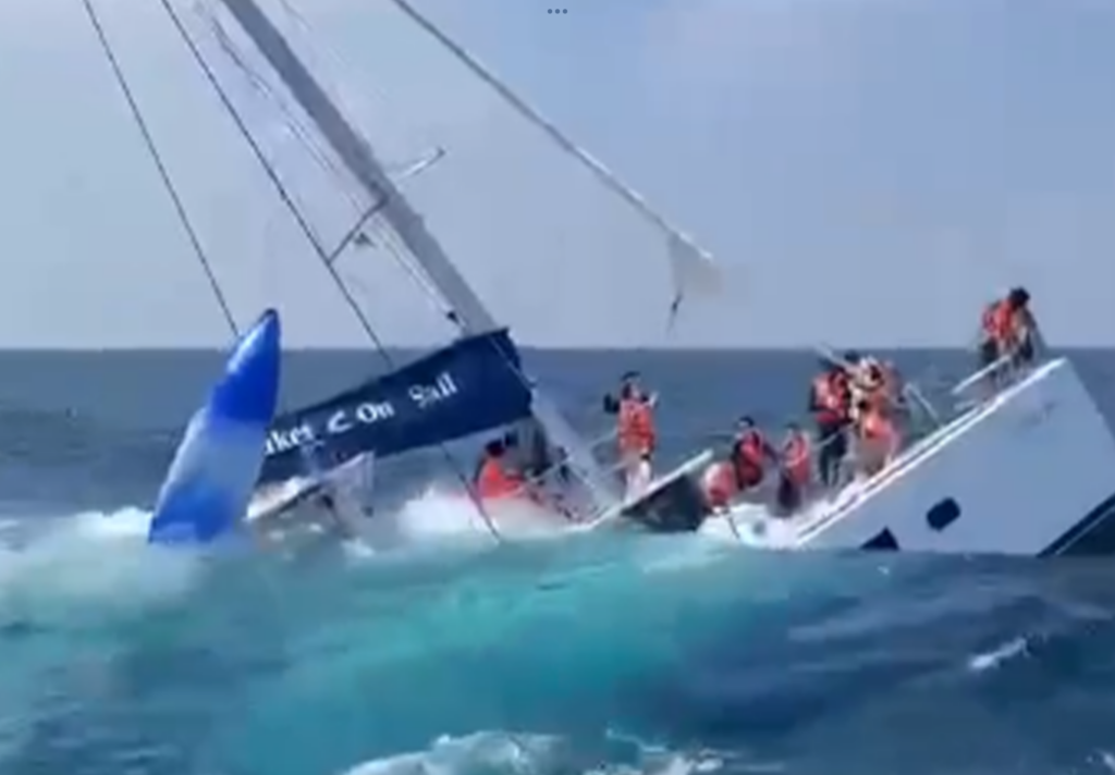 Dramatic Rescue at Sea: 30 Tourists Pulled to Safety After Catamaran Sinks Off Phuket – Phuket News – Thailand News, Travel & Forum