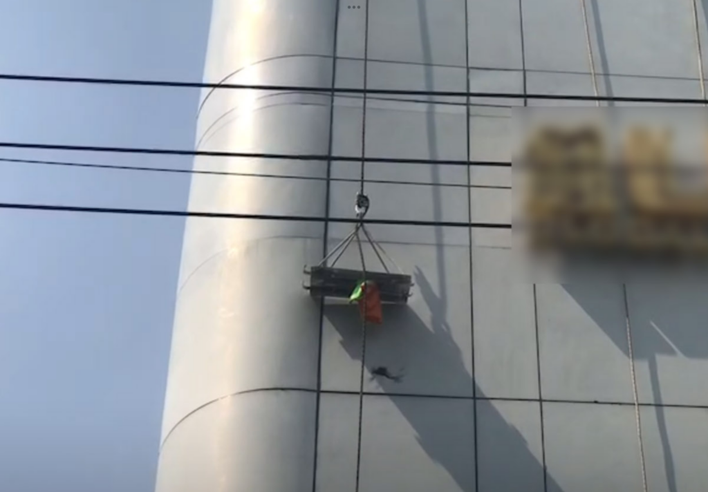 Worker Electrocuted and Falls to Death While Cleaning Building – Bangkok News – Thailand News, Travel & Forum